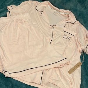 Rae Dunn pajama short set